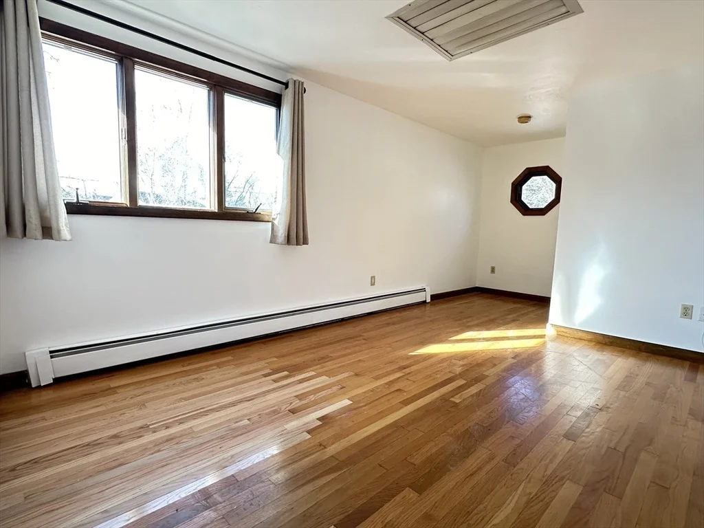 Photo of 24 Hemlock Dr