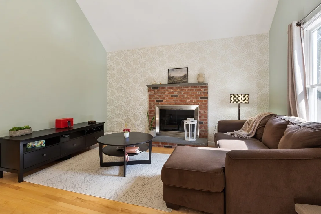 Photo of 1 Laurelwoods Dr