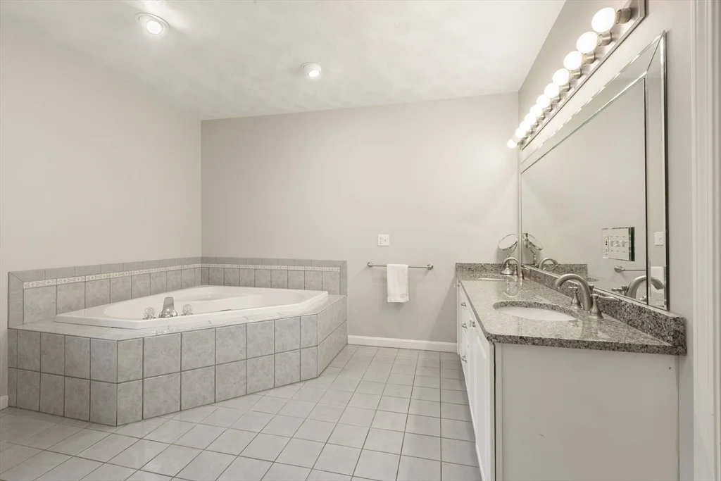 Photo of 11 Bridle Dr