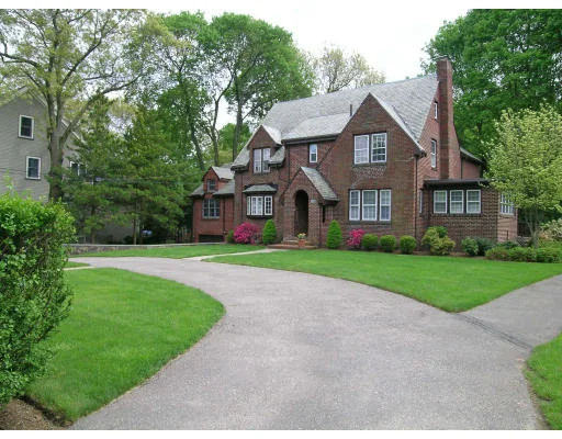Photo of 1970 Beacon Street