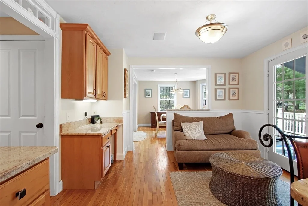 Photo of 842 Main St
