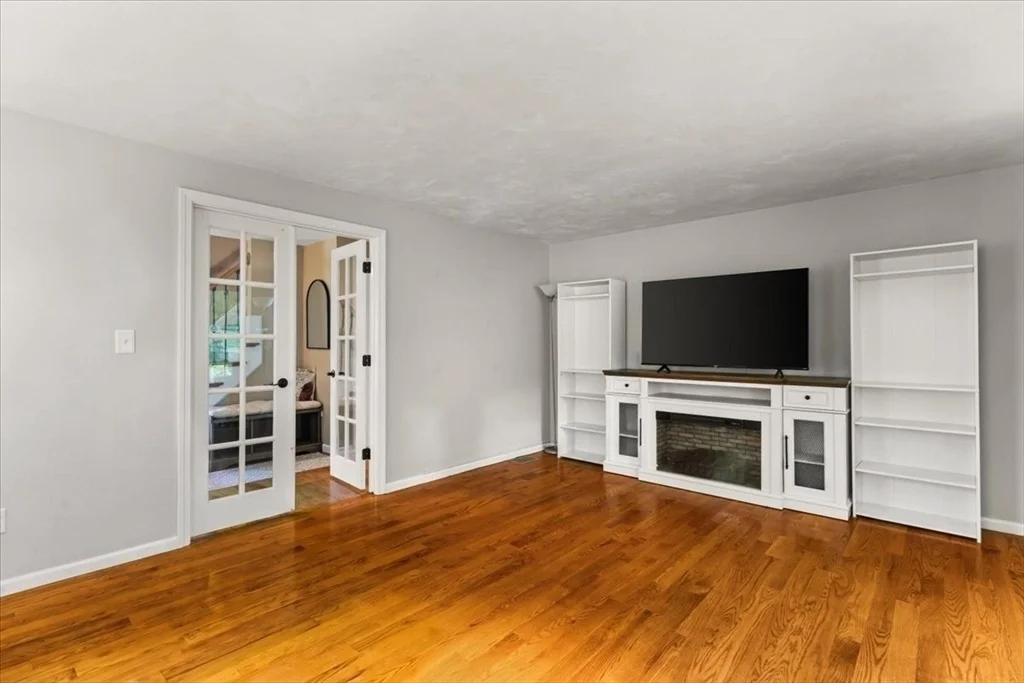 Photo of 15 Eileen Rd