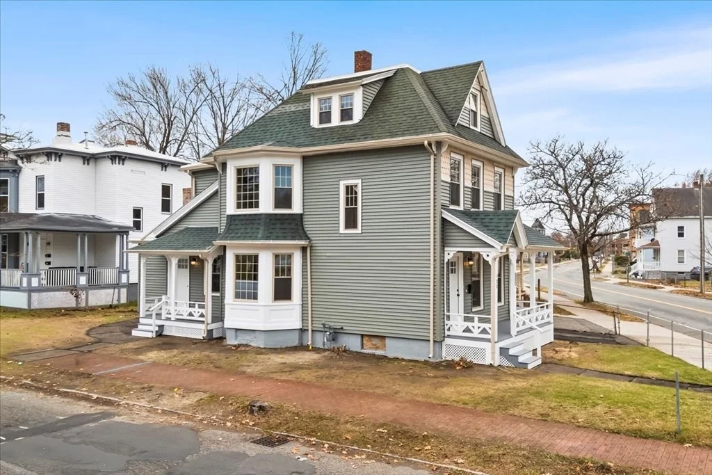 Photo of 123 Bay St