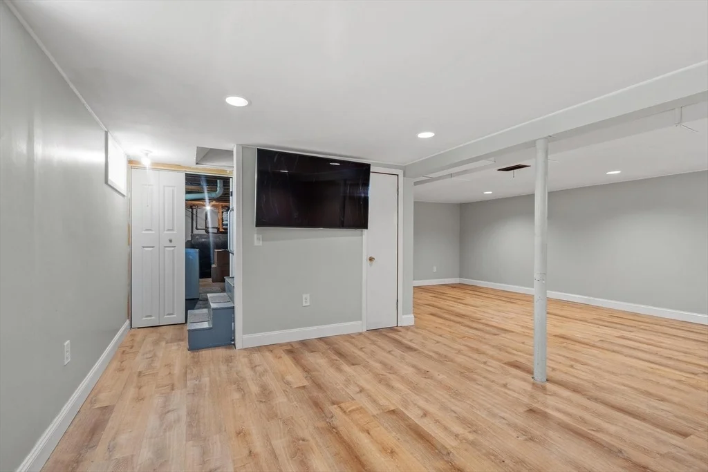 Photo of 123 Plain Rd