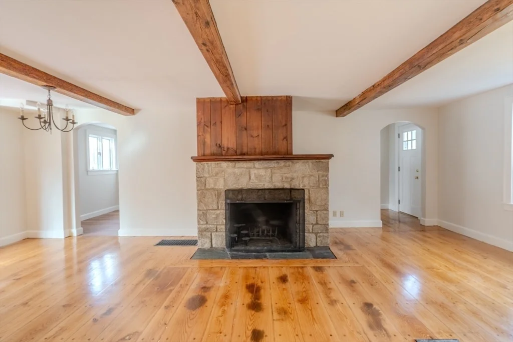 Photo of 563 Piper Rd