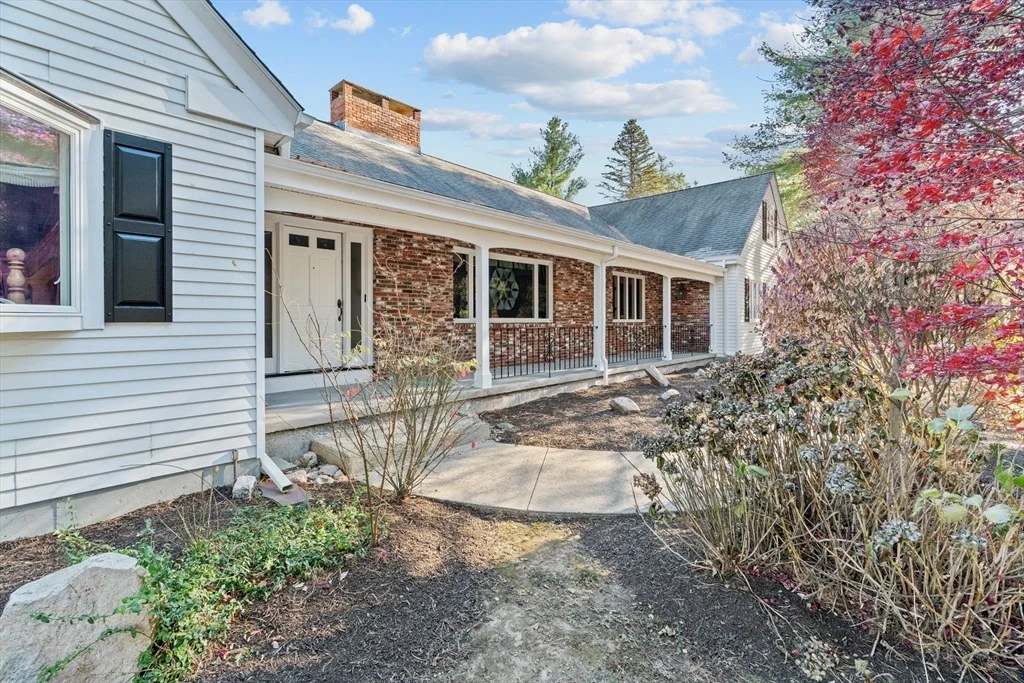 Photo of 676 Salem End Rd