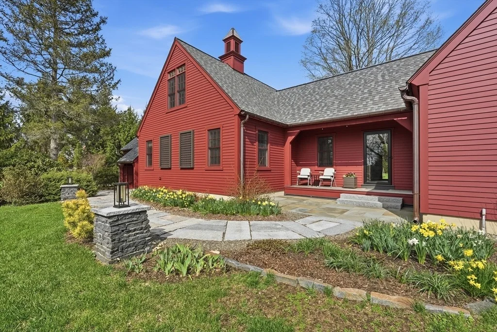 Photo of 281 Leverett Rd