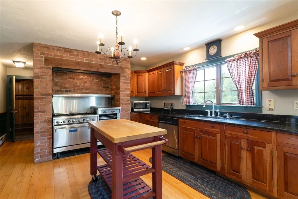 Photo of 147 Oakham Rd
