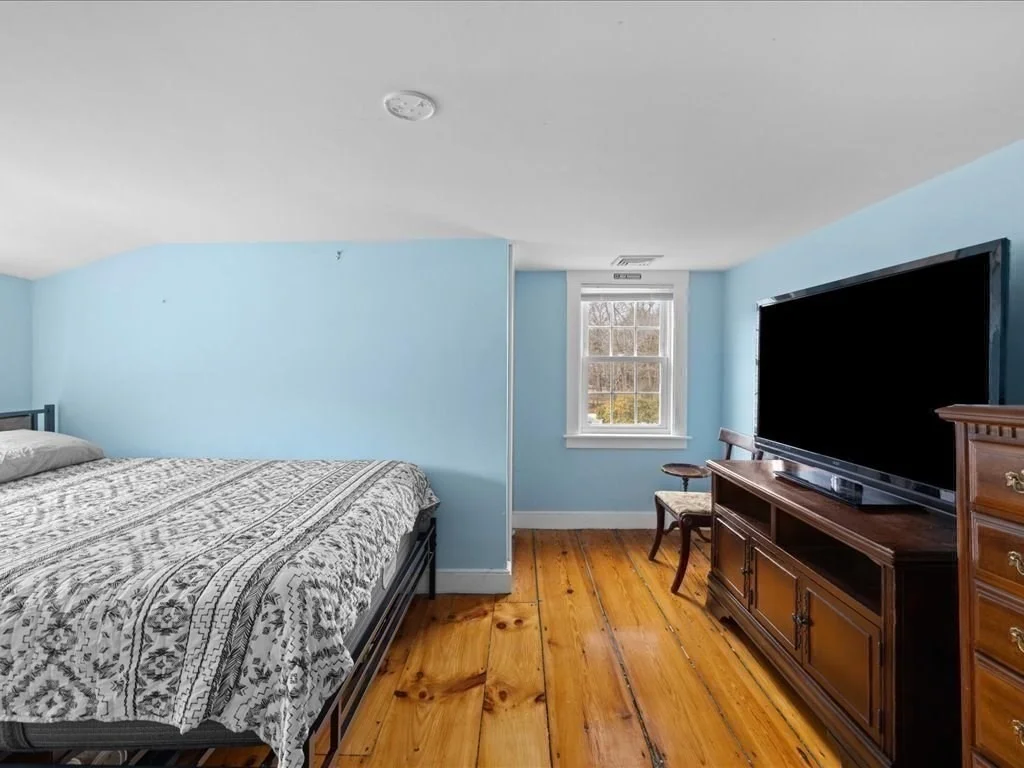 Photo of 555 Webster St.