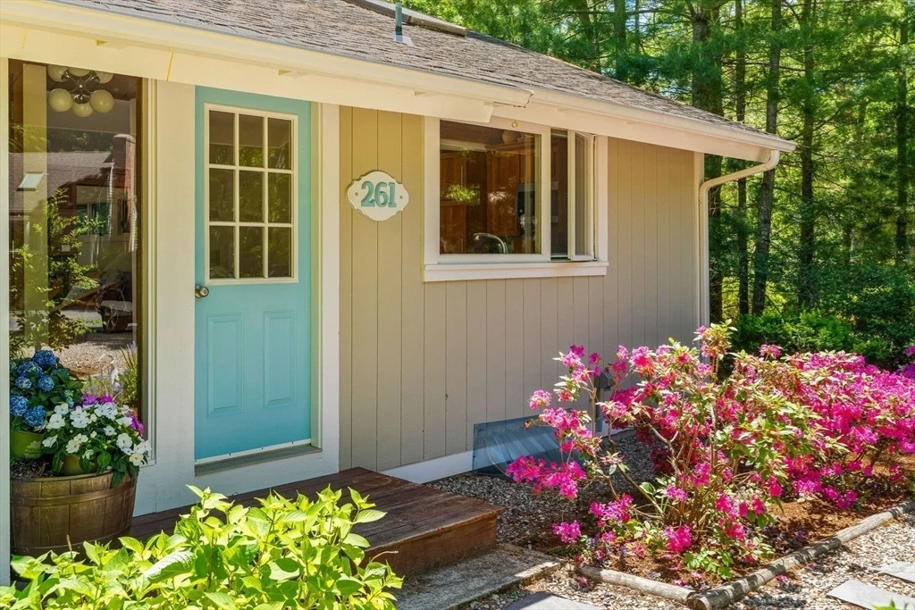 Photo of 261 Fells Pond Road