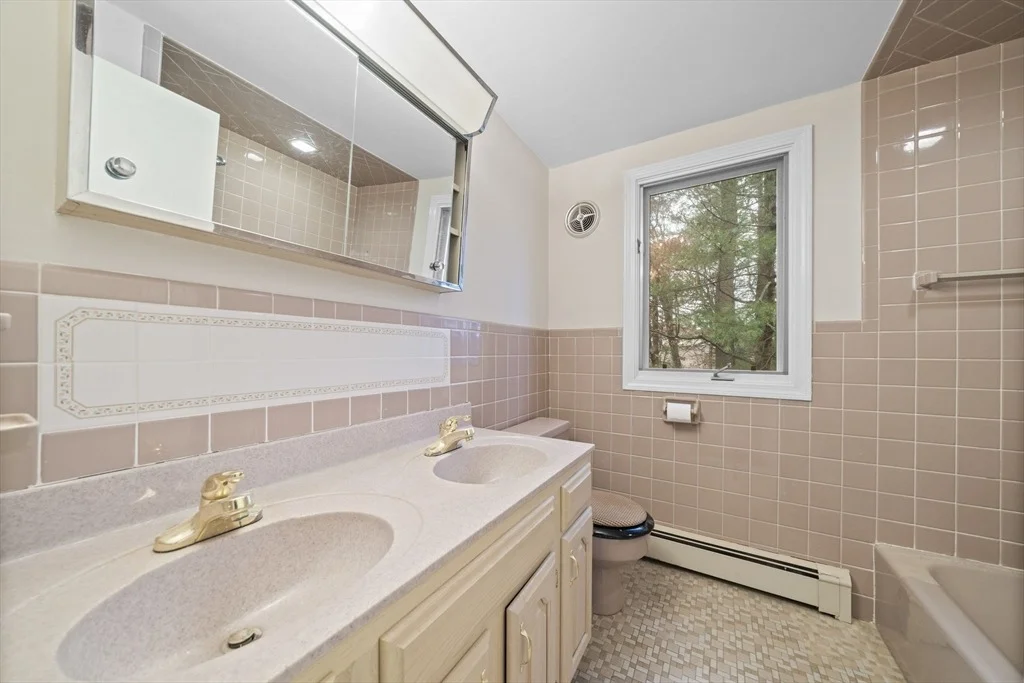 Photo of 7 Surrey Ln