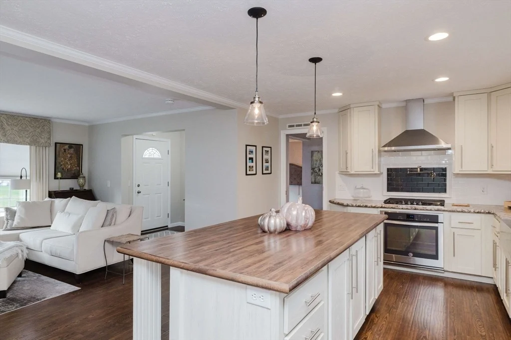 Photo of 210 Linsay Drive