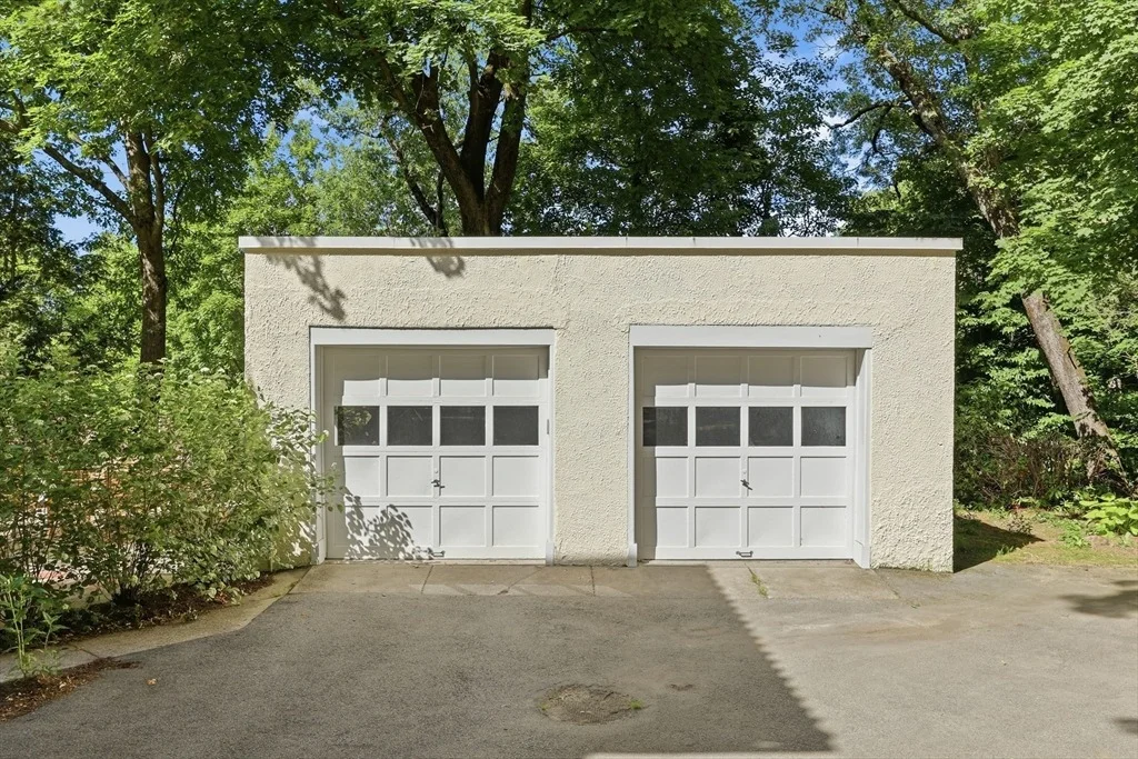 Photo of 6 Oakmount Circle