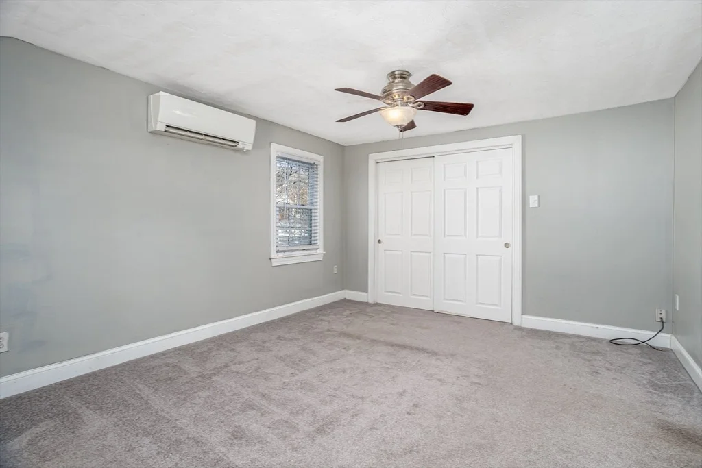 Photo of 23 Tiverton Parkway