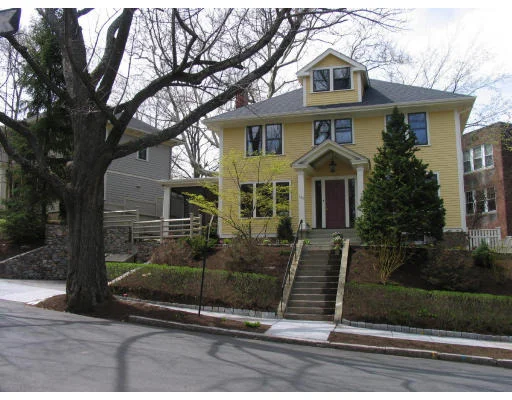 Photo of 160 University Rd