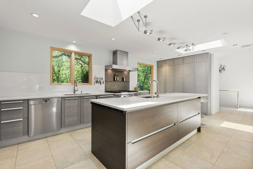Photo of 169 Hickory Rd