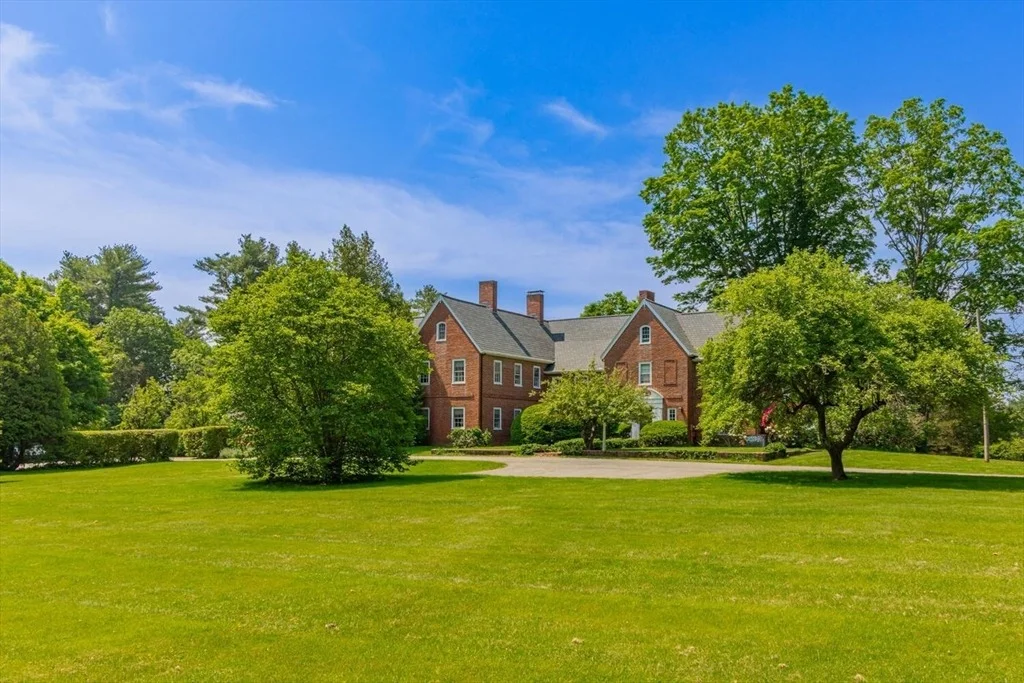 Photo of 82 River Rd