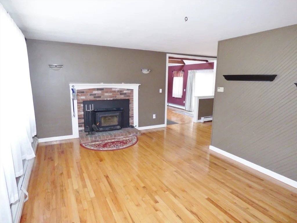Photo of 33 Lakeview Dr