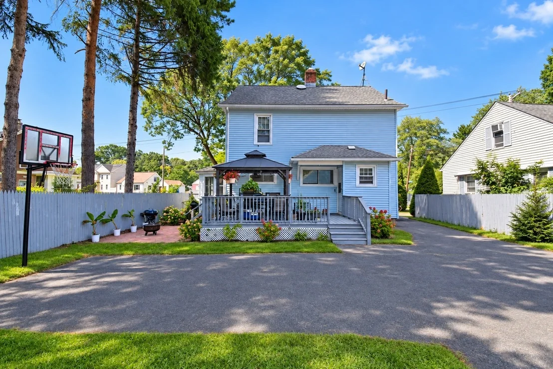Photo of 1245 Bay St