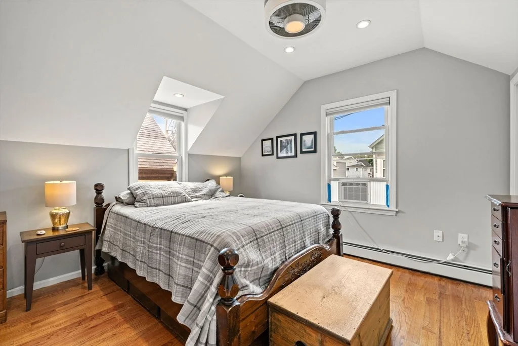 Photo of 15 Beacon St