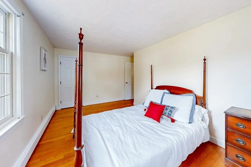 Photo of 65 Colonial Rd