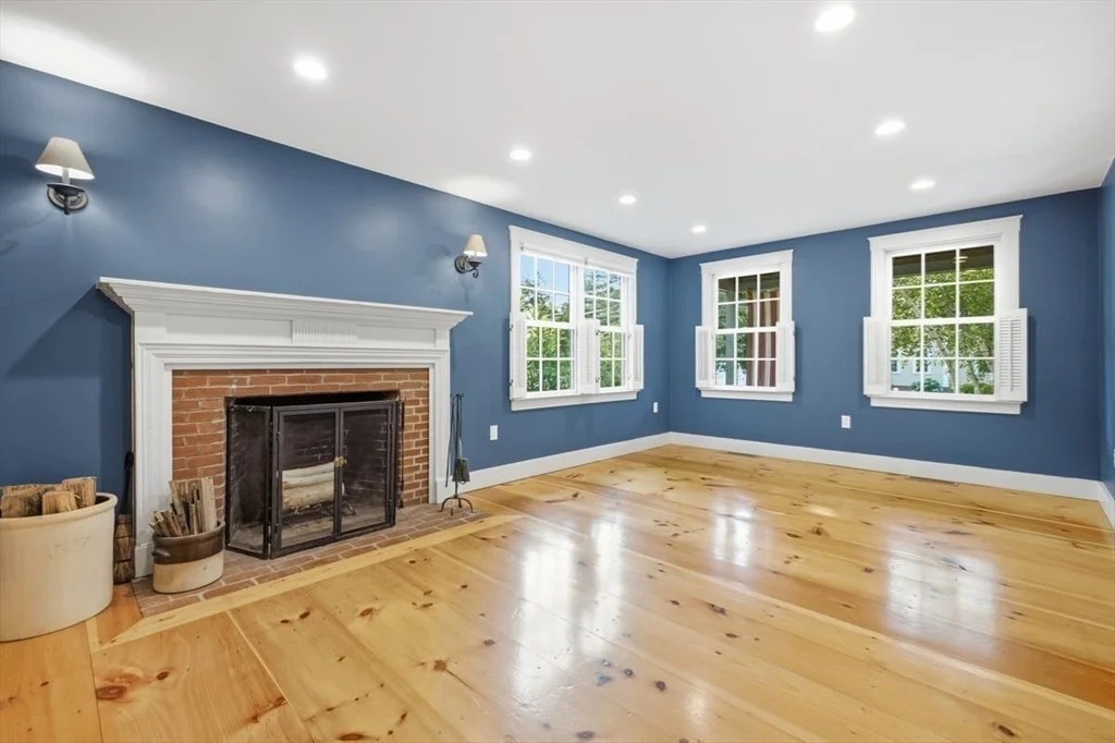 Photo of 338 Clapp Road