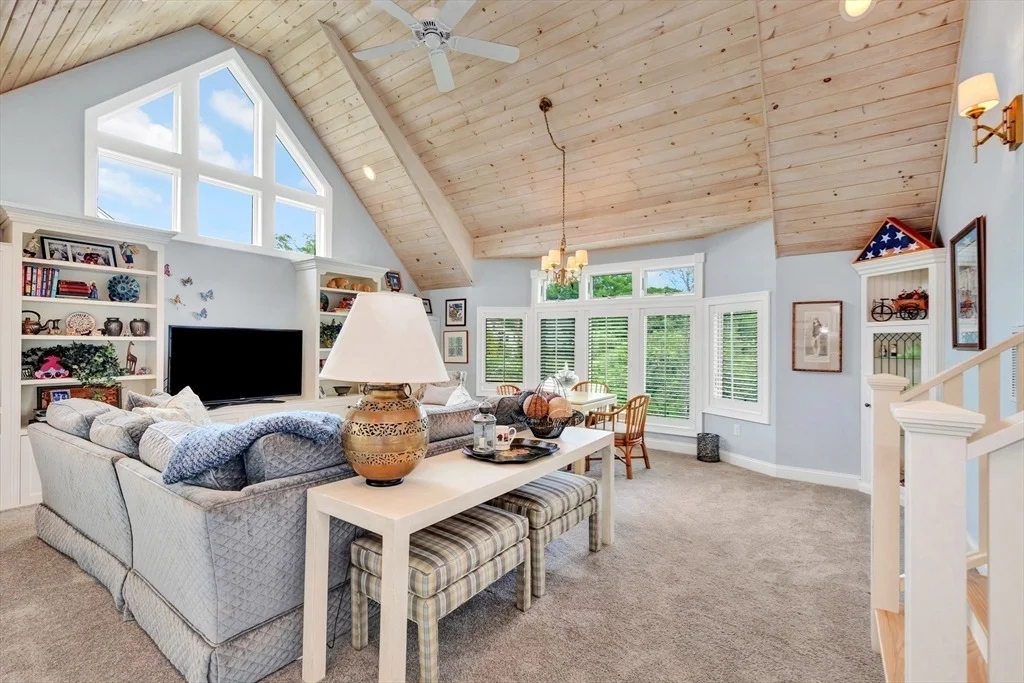 Photo of 8 Barn Ln