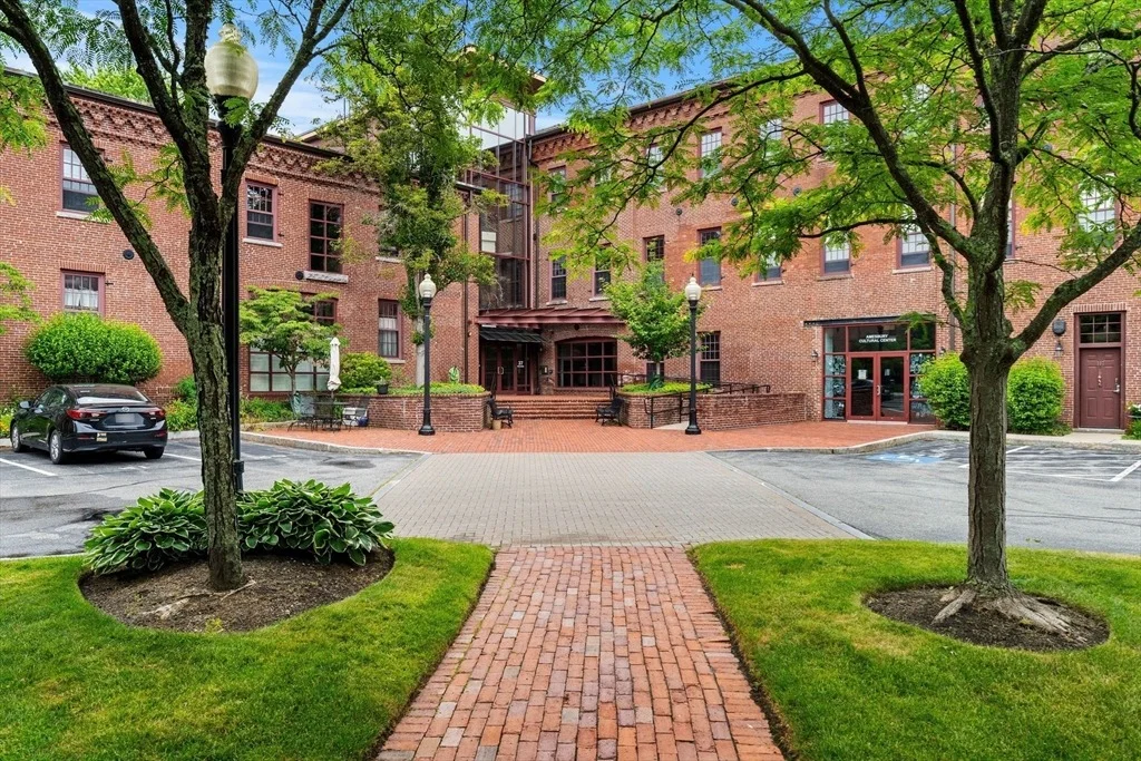 Photo of Unit 202 at 39 Millyard