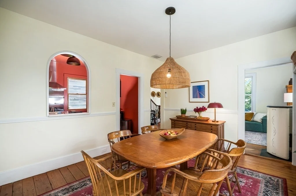 Photo of 962 Washington St