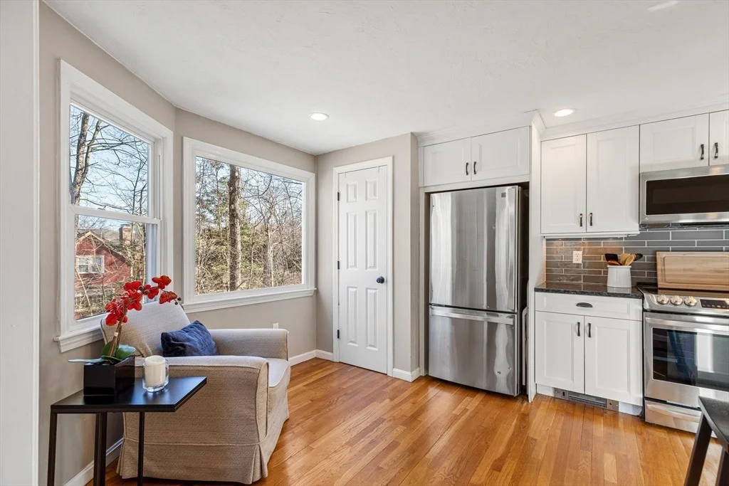 Photo of 886 Salem End Rd
