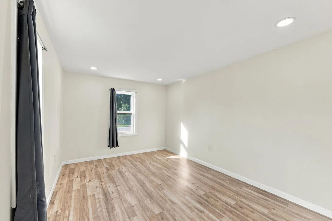Photo of 196 Clarendon Ave