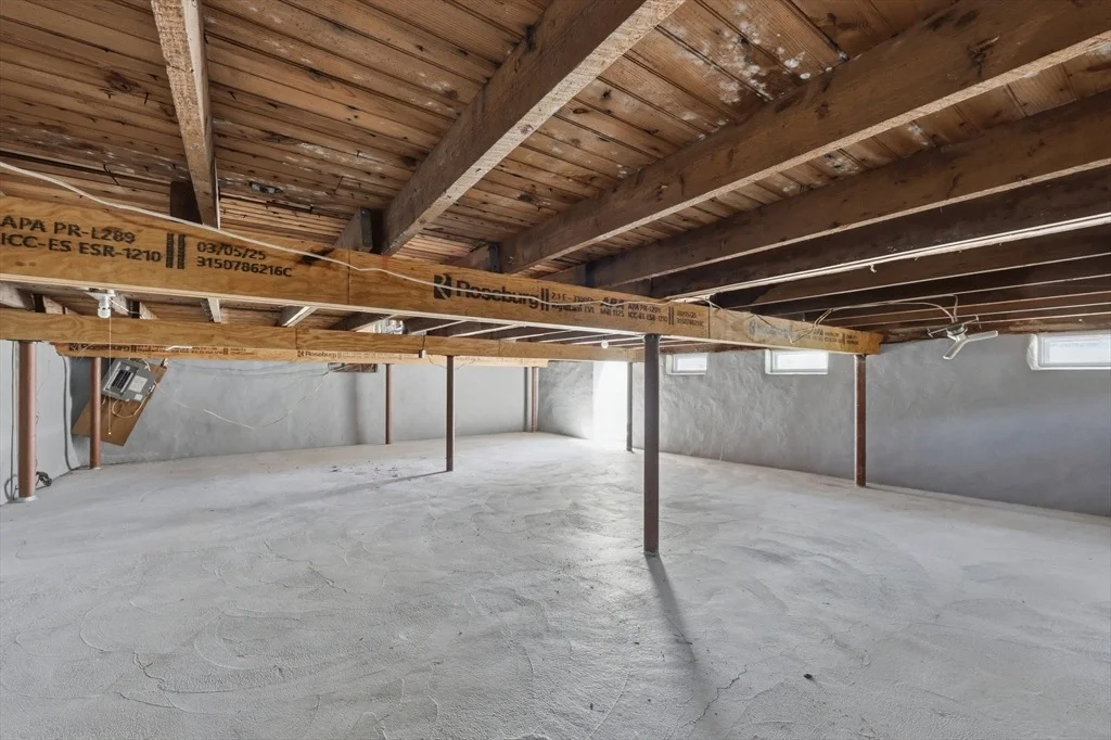 Photo of 1024 Westhampton Rd
