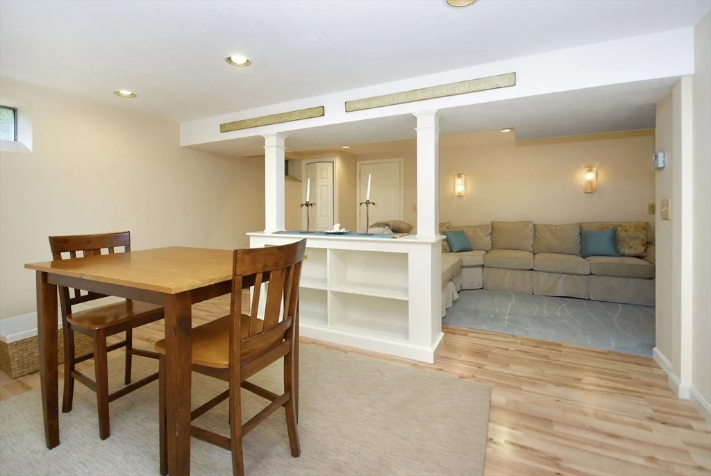 Photo of 2 Blackthorne Cir