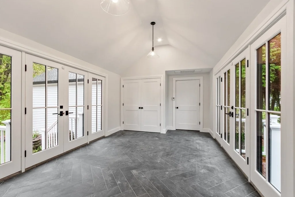 Photo of 127 Lee Dr