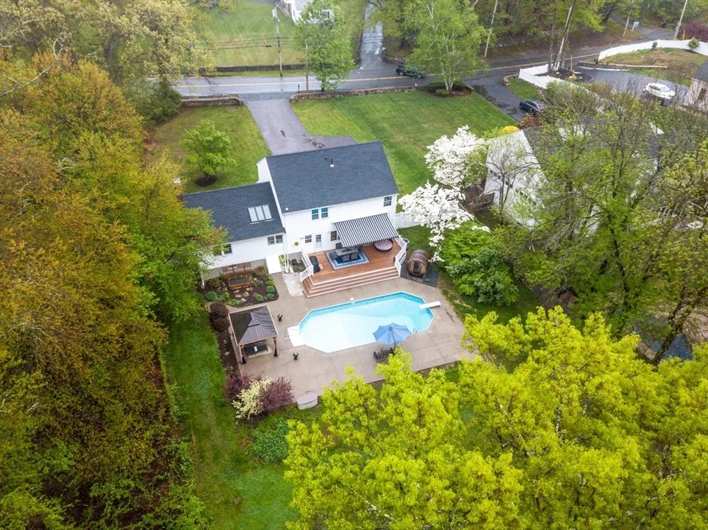 Photo of 732 Salem End Rd