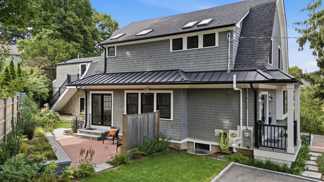 Photo of 579 Centre St