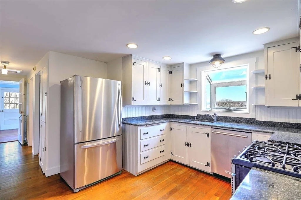 Photo of 1484 Drift Road