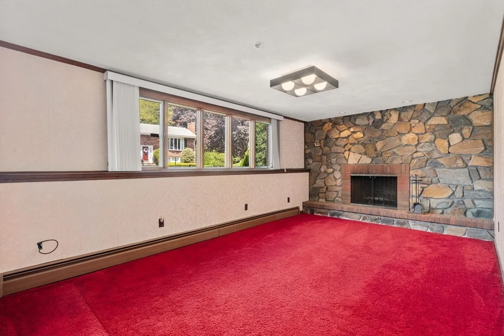Photo of 16 Fieldstone Dr