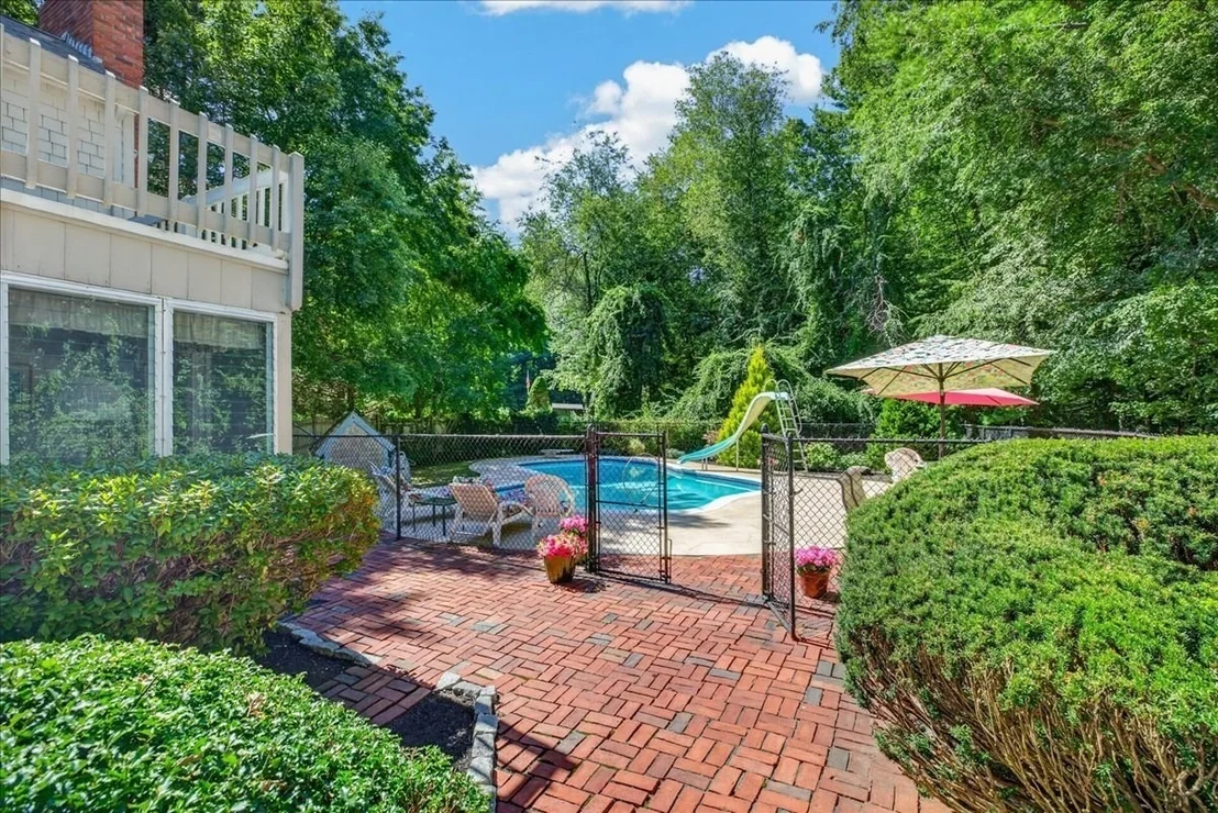 Photo of 293 Mayflower Cir