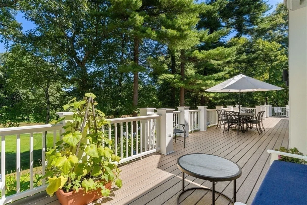 Photo of 10 Hawk Hill Ln