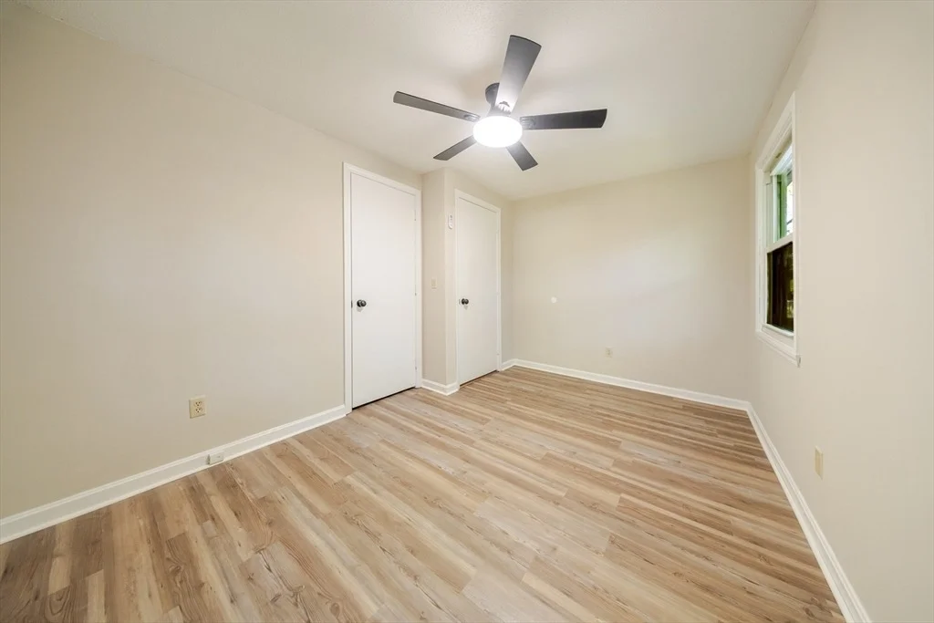 Photo of 20 Meadowbrook Dr