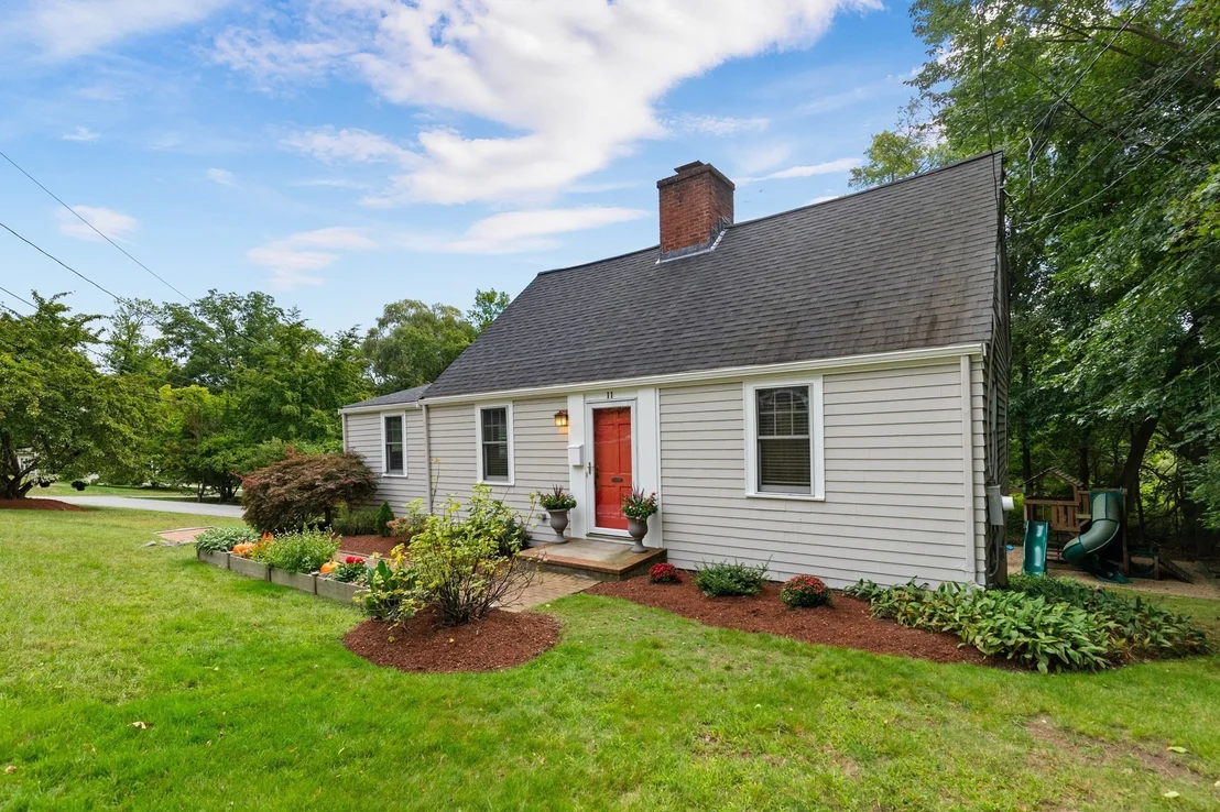 Photo of 11 Stratham Rd
