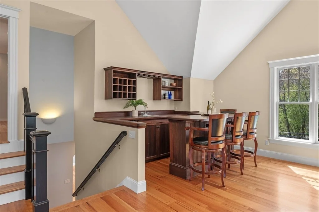 Photo of 102 River Rd