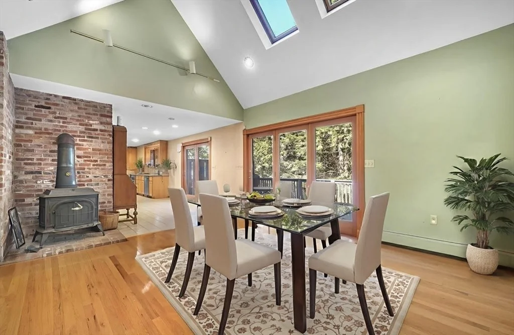 Photo of 10 Lorraine Cir
