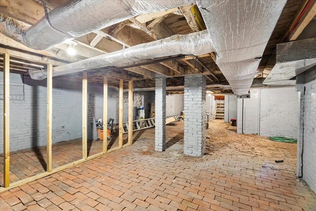 Photo of 123 Bay St
