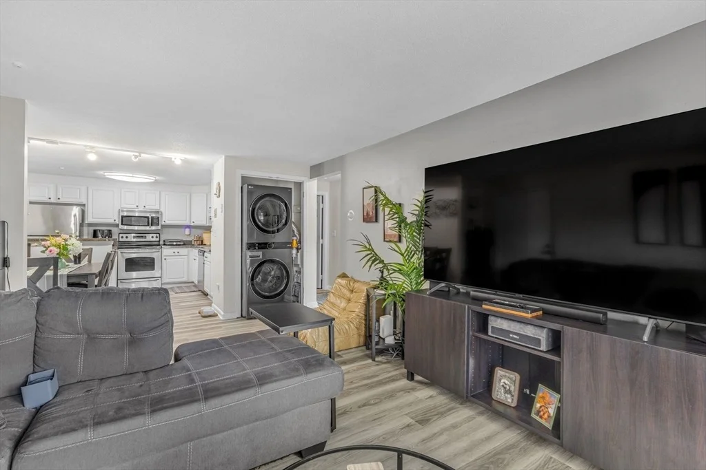 Photo of Unit K at 21 Pine St
