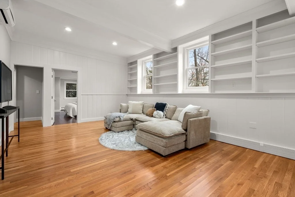 Photo of 85 Schoolmaster Ln