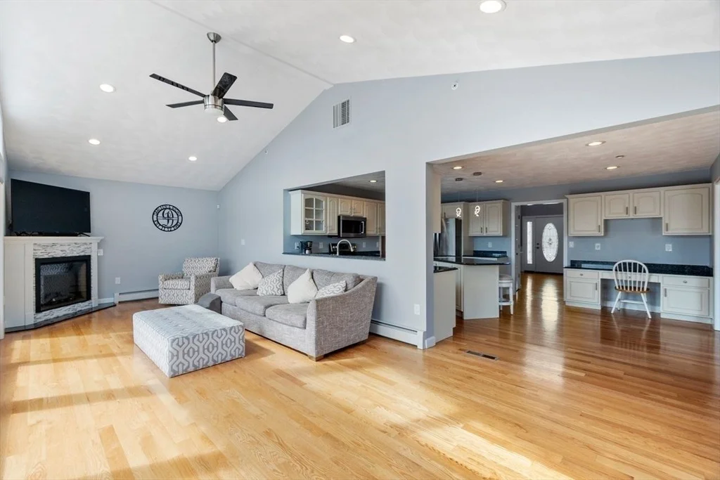 Photo of 14 Lakeview Ave