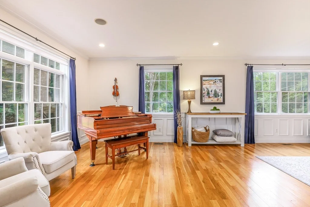 Photo of 10 Strawberry Knoll Dr