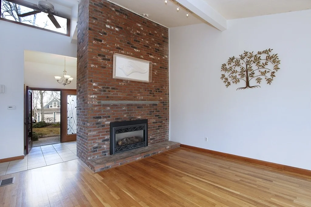 Photo of 60 Redwood Cir